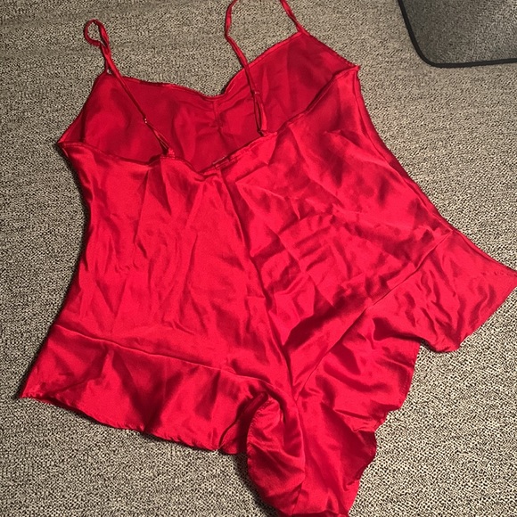 Red sleeping Romper - Picture 10 of 12